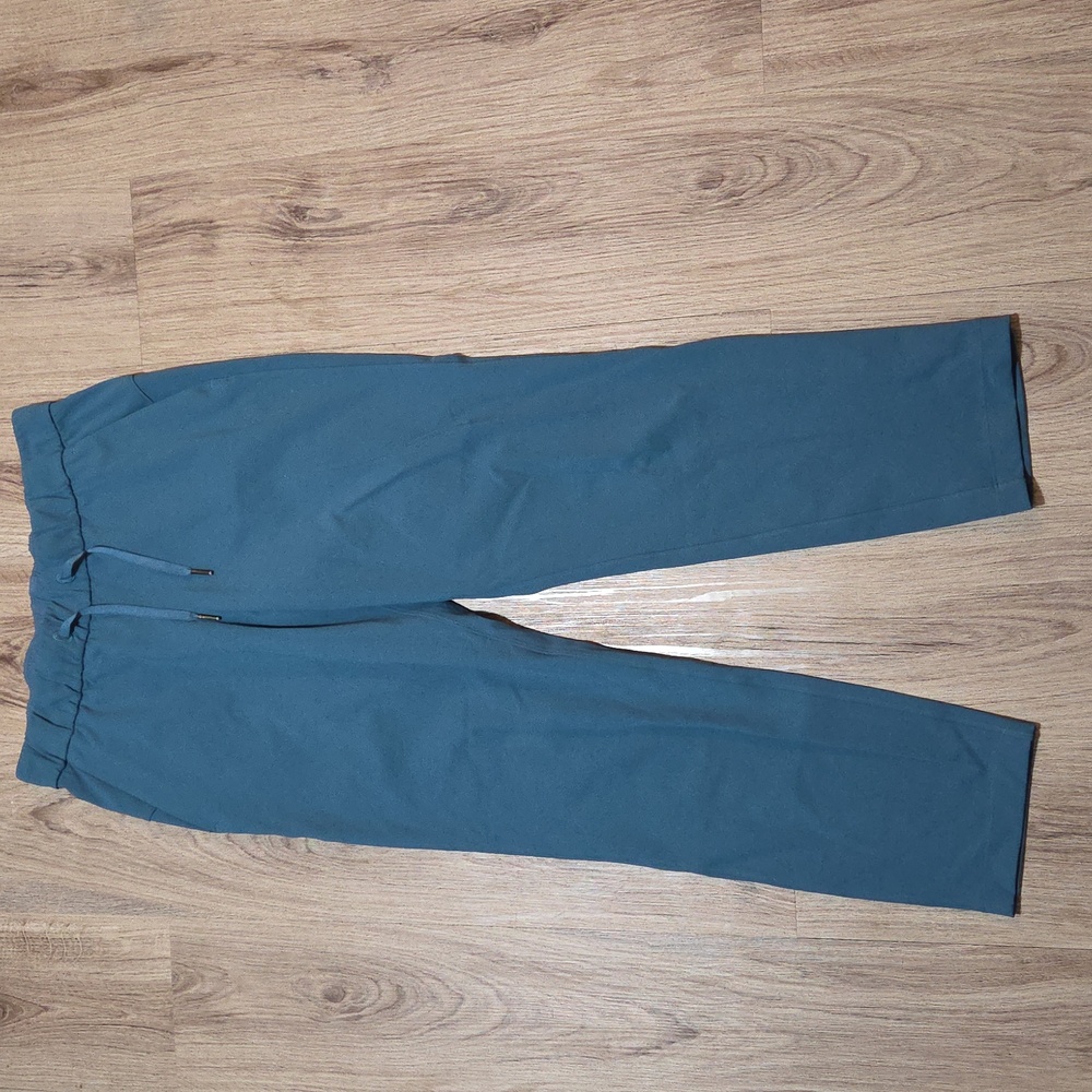 Lululemon On the Fly 7/8 Pant *Code Blue Size 6
